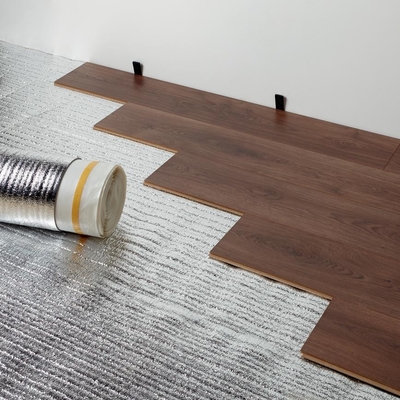 رغوة البولي إيثيلين المتوسعة من نوع Ldpe متقاطعة معاد تدويرها 1mm 10-15m Ixpe Underlay Acoustic Polyolefin Foam