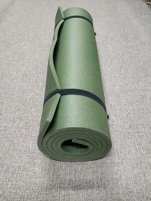 النمط العسكري التمويه الرغوة Karemat وسادة نوم مقاومة للماء المحمول مع أحزمة للتخييم المشي لمسافات طويلة و حقائب الظهر